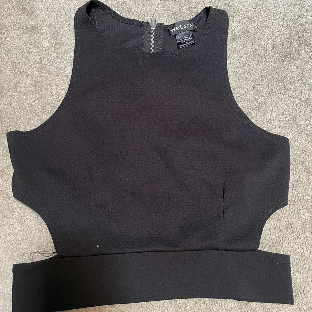 Black zip up crop top